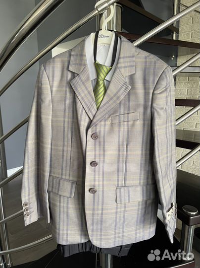 Костюмы нарядные новые 6-7 лет и 2-3 года