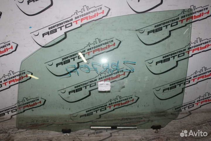 Стекло двери toyota noah voxy ZRR70G ZRR70W ZRR75G
