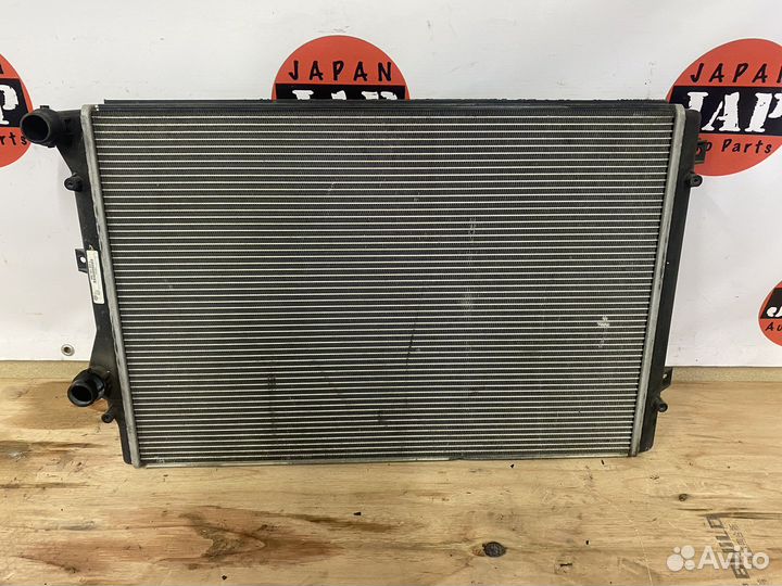 Радиатор охлаждения Audi TT 8J