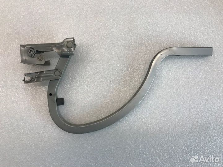 Петля крышки багажника Chevrolet Cruze седан 1.6