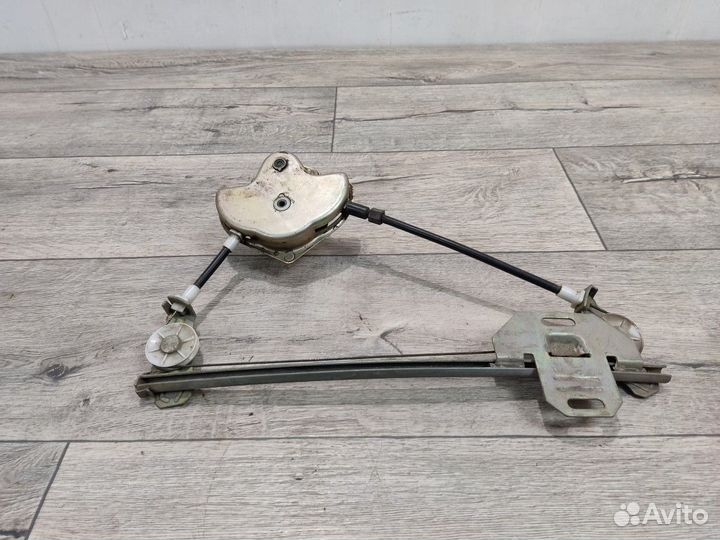 Стеклоподъемник механический задний левый 2110
