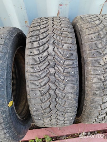 Bridgestone Blizzak Spike-01 215/60 R16