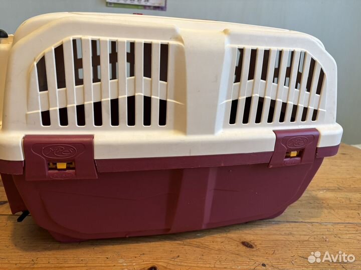 Переноска для животных с замком