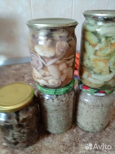 Грибы маринованные