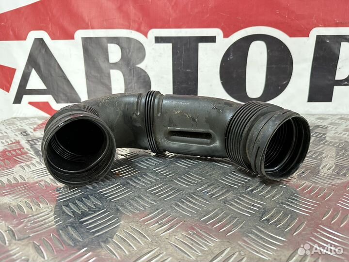 Патрубок воздушного фильтра Volkswagen Touareg GP