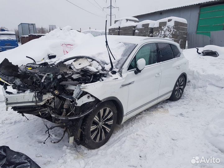 Volkswagen Touareg III 2018г (дизель) по запчастям