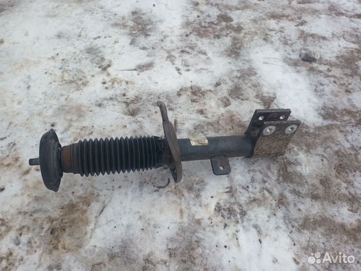 Стойка амортизатора правая peugeot 408