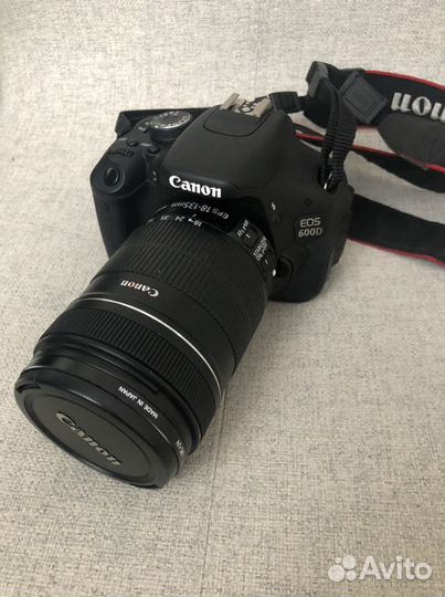 Зеркальный фотоаппарат Canon 600d
