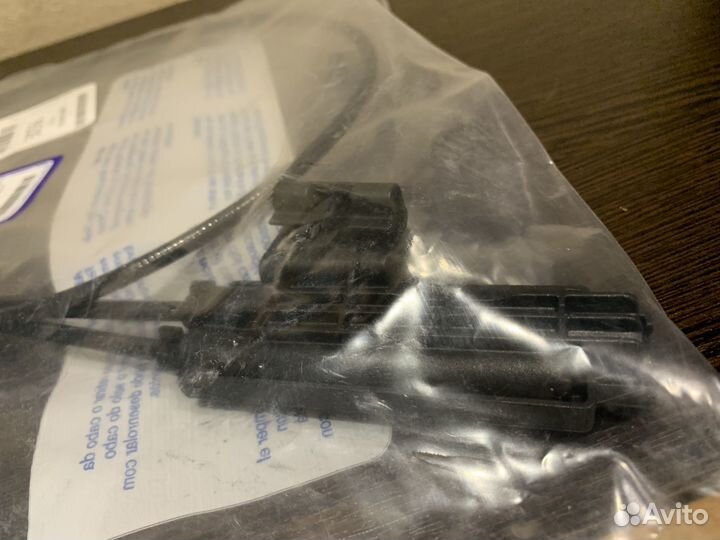 Трос капота передний S60 / V60 Volvo 31385848