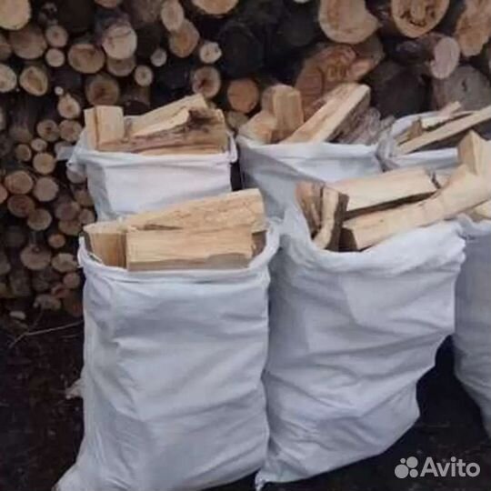 Колотые дрова в мешках