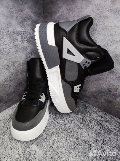 Женские кроссовки на платформе