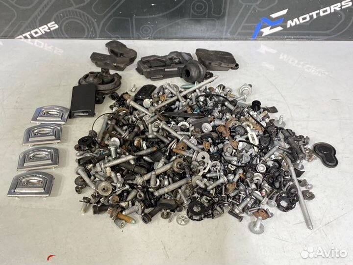 Болты и гайки салона Audi A6 C6 caja 2009