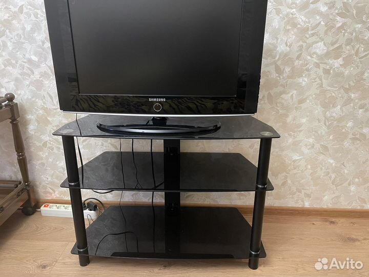 Стеклянная тумба под тв