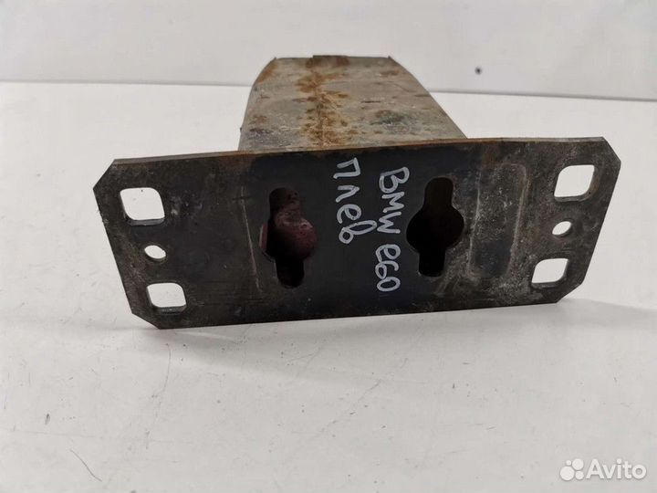 Кронштейн усилителя переднего бампера левый