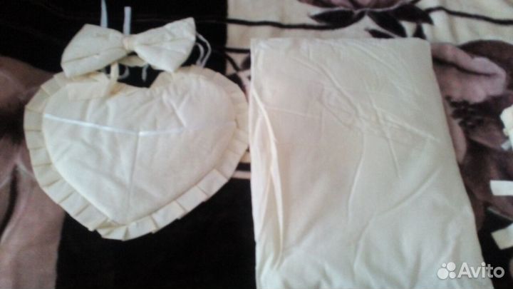 Продаю комплект в кроватку