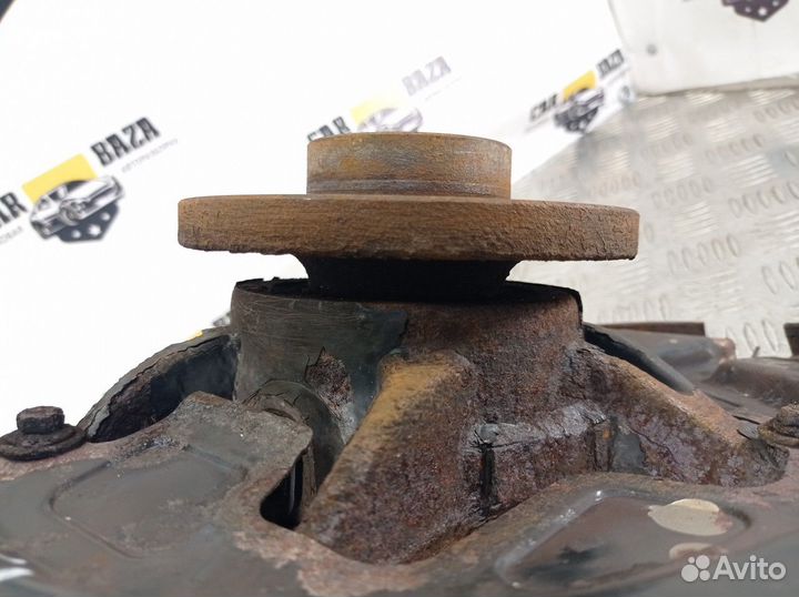 Кулак поворотный передний правый R