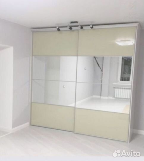 Шкаф с зеркалом