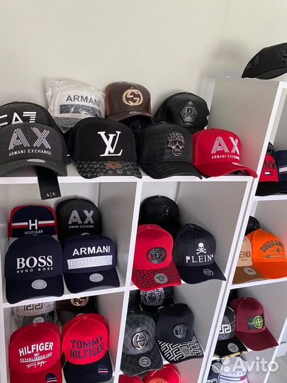 Бейсболки разных брендов в наличии