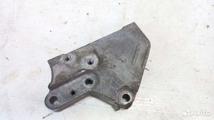 Кронштейн двигателя левый Volvo XC90