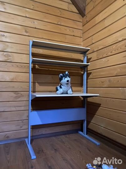 Письмнный стол IKEA для школьника