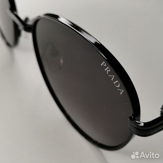 Очки солнцезащитные черные