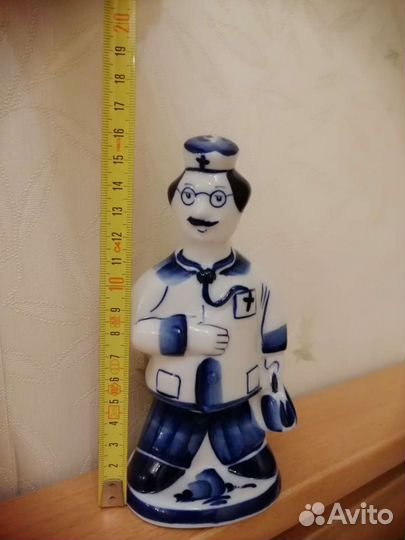 Статуэтка Доктор фарфор Гжель