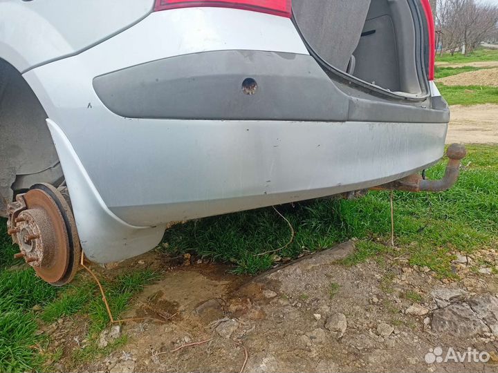 Задний бампер с дефектами Mazda premacy 2001г