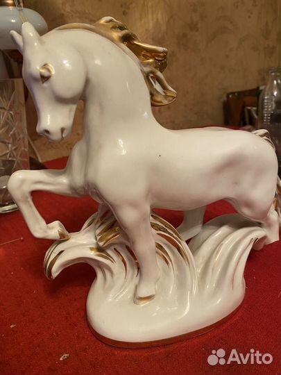 Фарфоровая статуэтка Конь-огонь, лфз