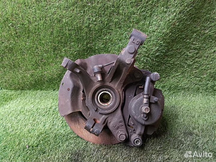 Ступица передняя левая Mazda Premacy CP8W FP-DE