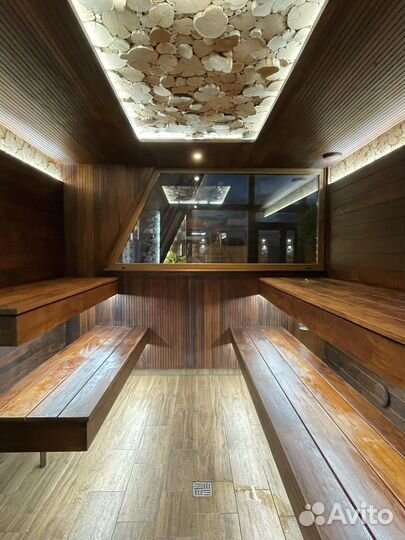 Дом баня с бассейном зимой на улице