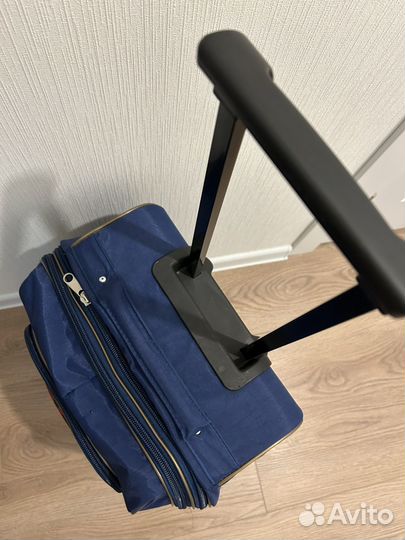 Чемодан на колесах