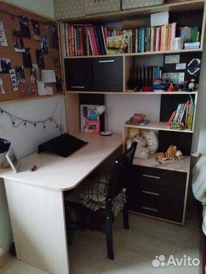 Письменный стол +стеллаж