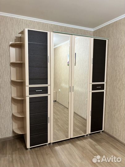 Шкаф распашной