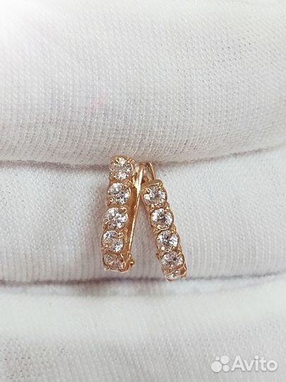 Серьги с синтетическим камнем Золото