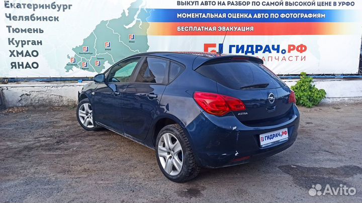 Обшивка стойки средней правой нижняя Opel Astra J