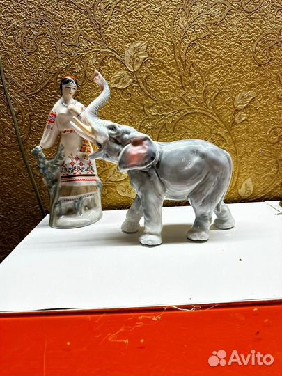 Фарфоровая статуэтка