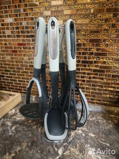 Набор кухонных принадлежностей на подставке