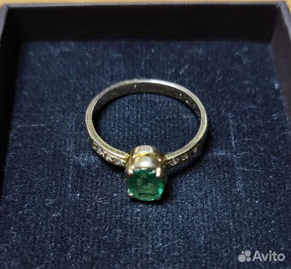 Кольцо золотое с изумрудом и бриллиантами