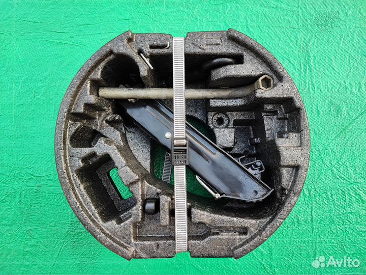 Вставка в запаску Шкода Суперб 2