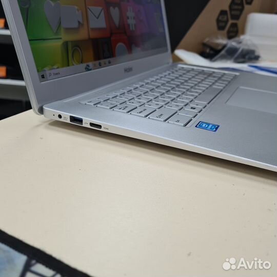 Современный ноутбук 15.6