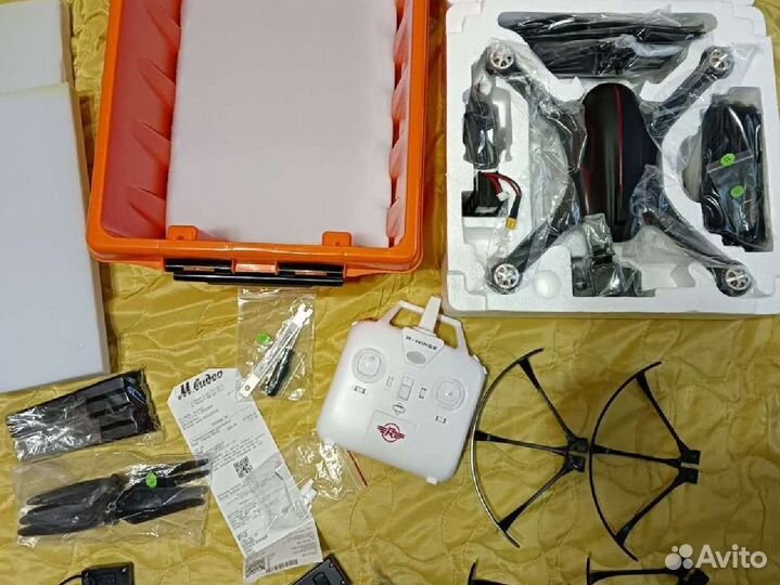 Новый квадрокоптер с б/к моторами камерой и допами