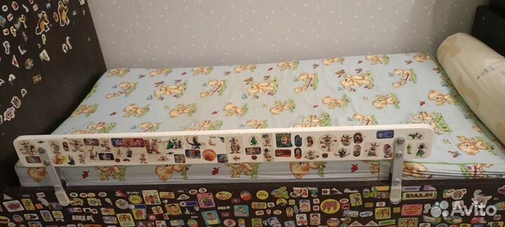 Детская кроватка с маятником