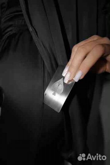 Металлическая банковская карта