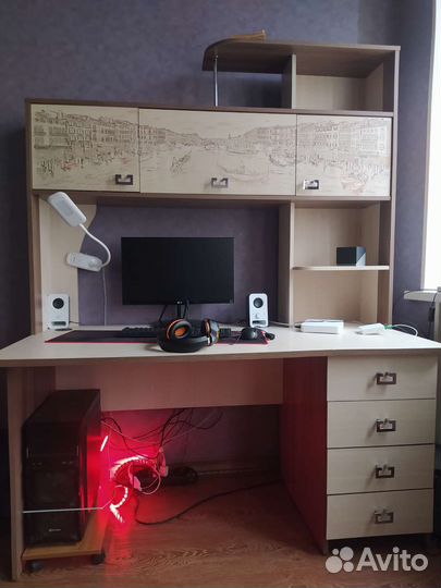 Компьютерный стол