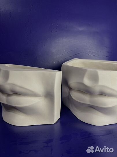 Изделие из гипса губы подставка