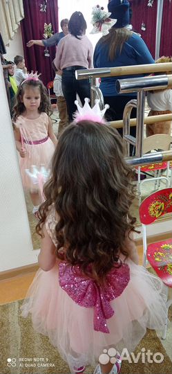 Платье на девочку 4-5 лет праздничное