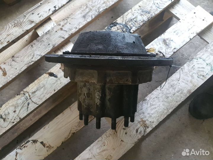 Ступица задняя правая Volvo F 1986 1623547