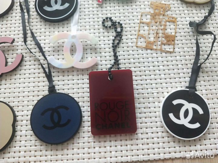 Шанель подвеска шармы лого