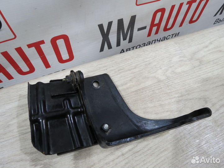 Кронштейн выпускного коллектора Kia Rio 4