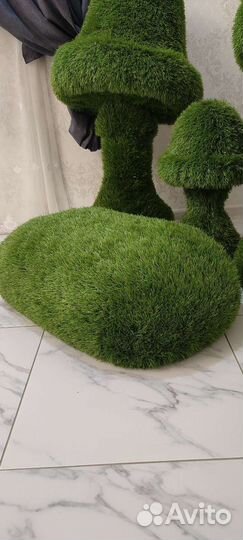 Топиарная фигура-камень из искуственного газона